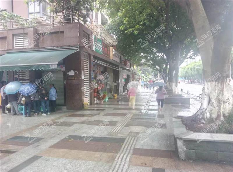 W小几万！给钱就转！江北区新意境小区大门旁空门面转让